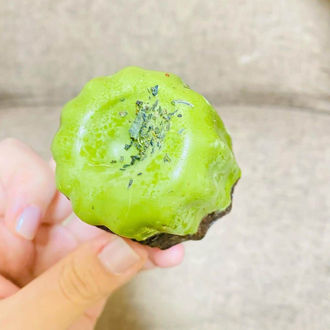 河合陽菜のインスタグラム：「カヌレを初めて食べてみた 五反田に売ってた」