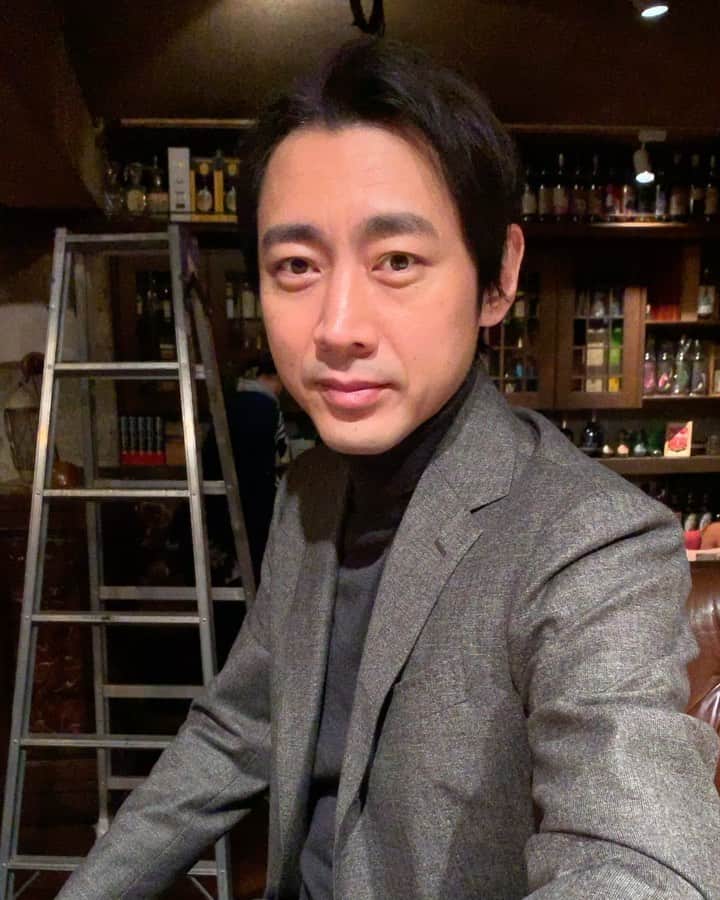 のインスタグラム：「みなさん、ご視聴ありがとうございました🙇‍♀️ 今週も #だめキュン していただけましたか❤️？ だめキュン足りない方に補充‼️ 最終話もお楽しみに😆❤️ #いつでもおいで #待ってるから #tbs #金曜ドラマ #恋する母たち #だめキュン #磯村勇斗 #小泉孝太郎 #阿部サダヲ #丸太郎さんの名言を再び… #なんなら今すぐ行きます #でも #誰のところに行けばいいか #決められません‼️ #なんかもう #沼に沈んでるのがむしろ心地よい #沼動画」