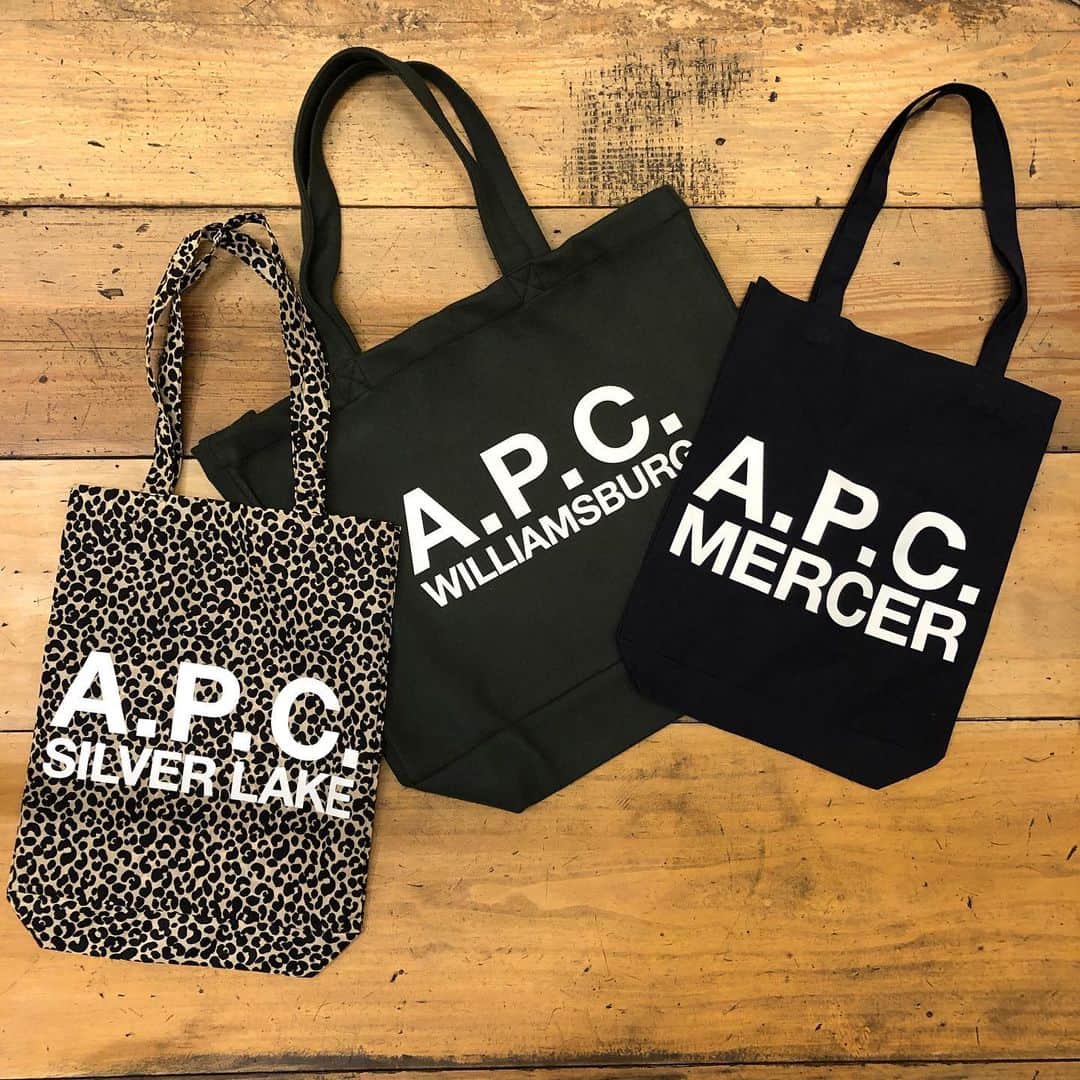 アーペーセーのインスタグラム：「Come by any A.P.C. store in the US and get a free one-of-a-kind tote bag with a qualifying purchase of $350. Starting tomorrow, December 12th until supplies last.  These bags are made from fabric recycled from our past collections.  #APC #APCUS #USA #StepByStep #APCtotebag」