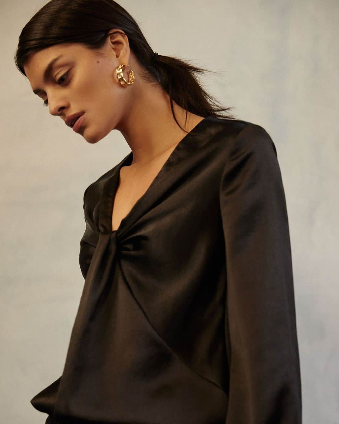 のインスタグラム：「Home for the holidays in the Cailyn Blouse.」