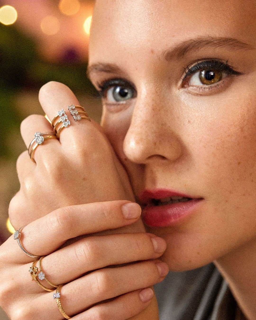 トウスのインスタグラム：「Christmas diamonds. Prepare to dazzle. #NormalChristmas #StayTender #TOUSJewelry」
