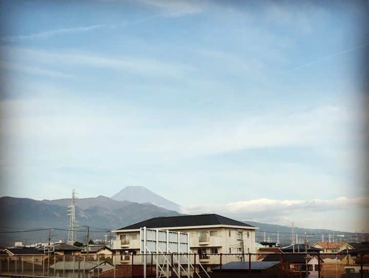 東晟良のインスタグラム：「沼津合宿終了👍🥸👍 沼津のみなさんありがとうございました🙏いい練習環境🤺、食べ物🍣🥩🍫、富士山🗻、人達👨‍👨‍👧‍👧でした！ #静岡#沼津市#合宿#富士山#フェンシング#トレーニング#美味しい」