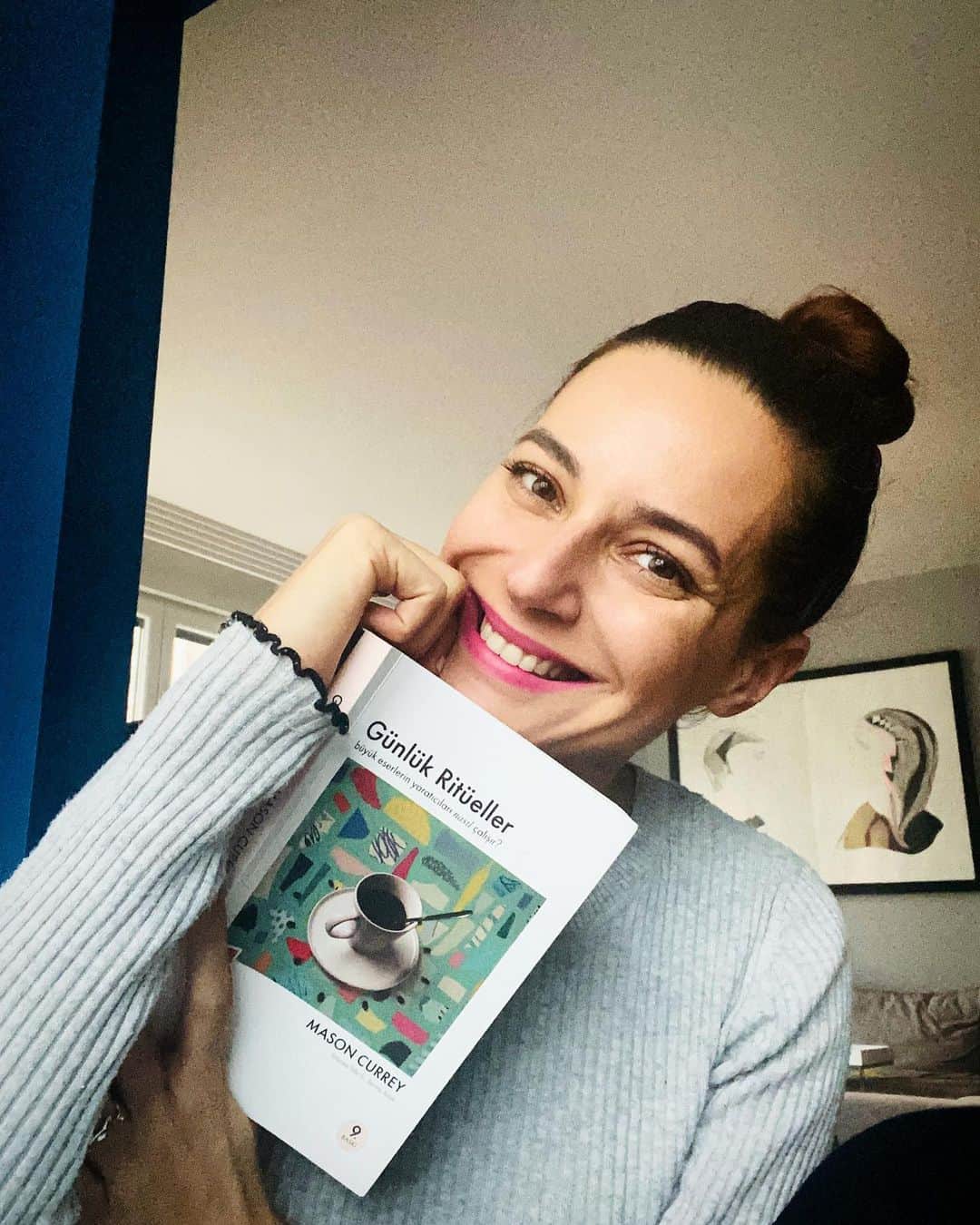 Sedef Avciのインスタグラム：「Senin günlük ritüellerin ne?📚」