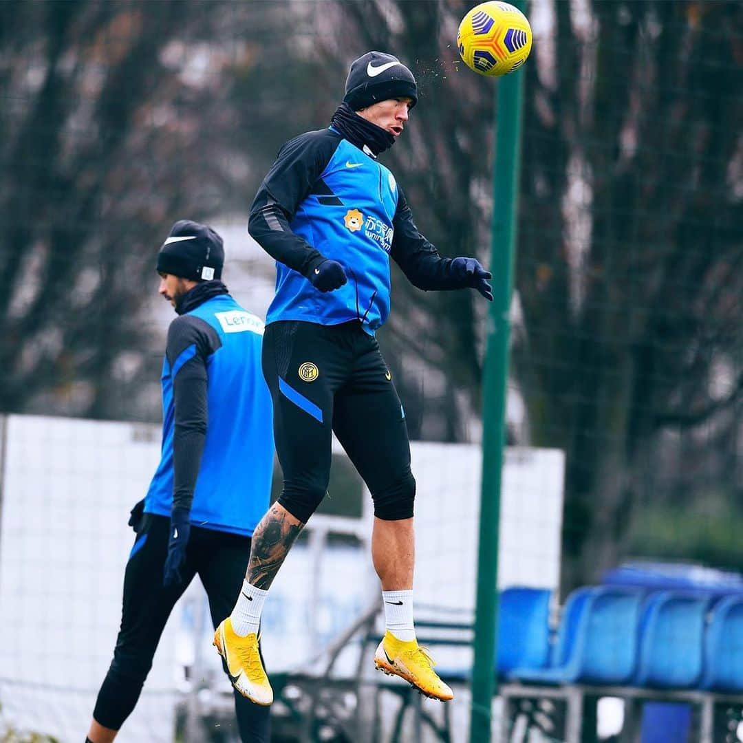 インテルナツィオナーレ・ミラノさんのインスタグラム写真 - (インテルナツィオナーレ・ミラノInstagram)「MORNING TRAINING 💪⚽️📸 Powered by @lenovo @lenovoitalia #Inter #ForzaInter #InterXLenovo #Training #Football」12月11日 23時25分 - inter