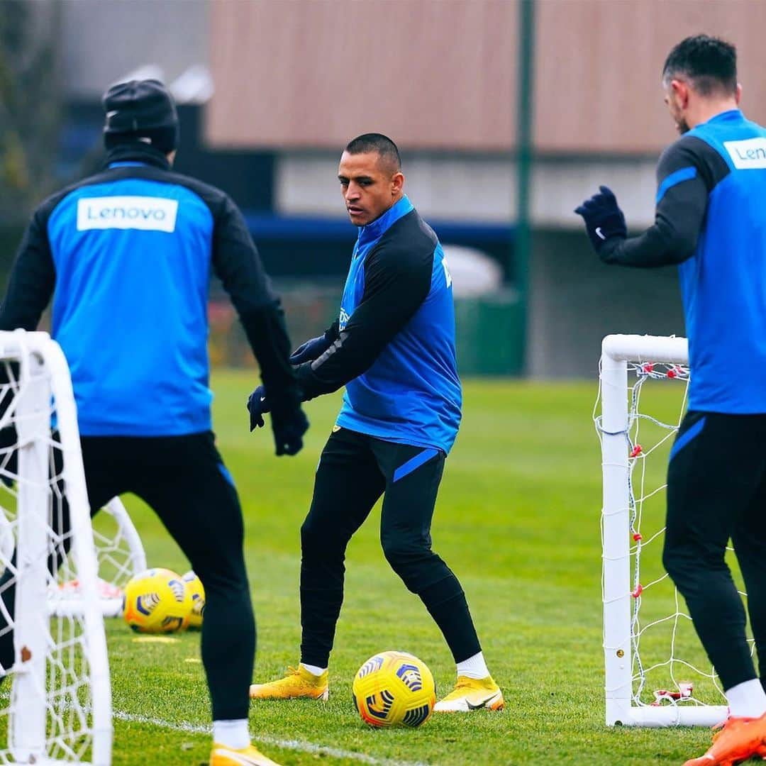 インテルナツィオナーレ・ミラノさんのインスタグラム写真 - (インテルナツィオナーレ・ミラノInstagram)「MORNING TRAINING 💪⚽️📸 Powered by @lenovo @lenovoitalia #Inter #ForzaInter #InterXLenovo #Training #Football」12月11日 23時25分 - inter