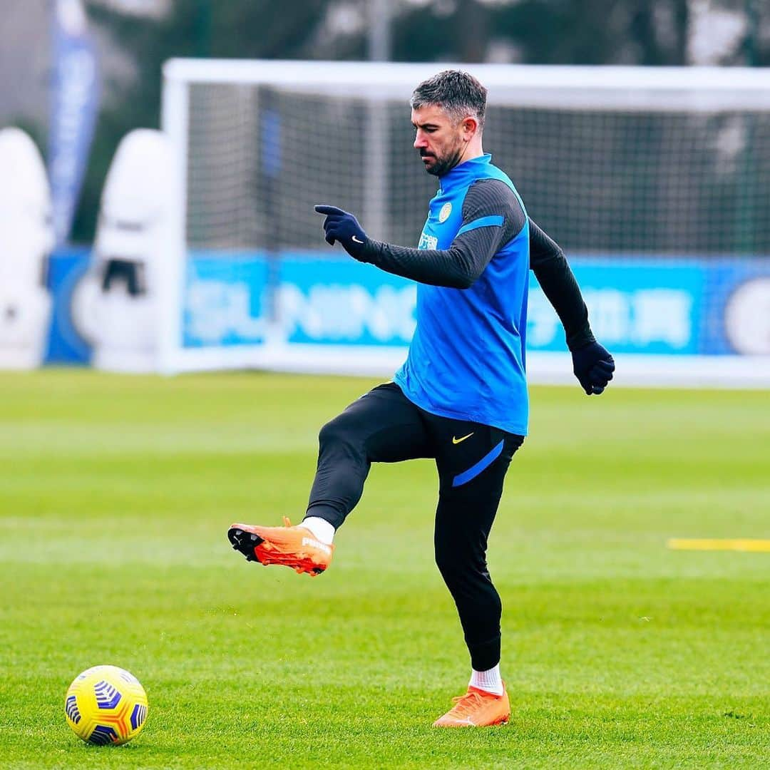 インテルナツィオナーレ・ミラノさんのインスタグラム写真 - (インテルナツィオナーレ・ミラノInstagram)「MORNING TRAINING 💪⚽️📸 Powered by @lenovo @lenovoitalia #Inter #ForzaInter #InterXLenovo #Training #Football」12月11日 23時25分 - inter