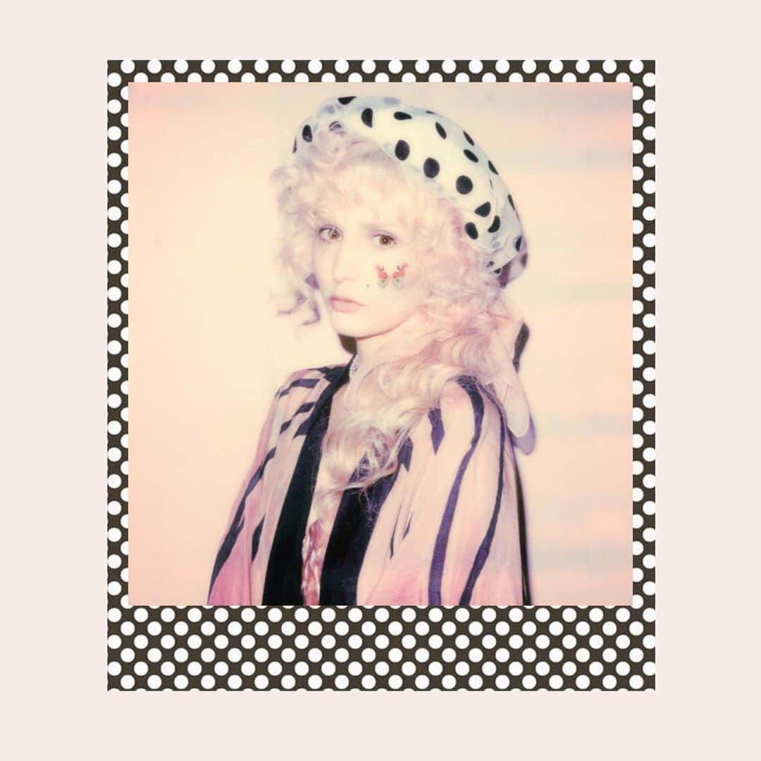 オードリー・キッチングのインスタグラム：「Pastoral ★ Romance @brunoroids」