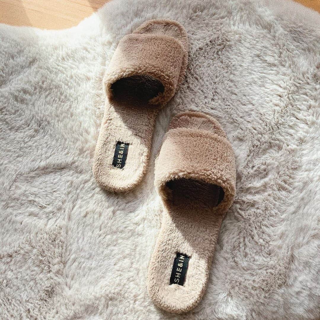 SHEINさんのインスタグラム写真 - (SHEINInstagram)「Obsessed with these comfy slippers ✨  @its_simplycat  Shop Item #: 1599760  #SHEINstyle #SHEINfw2020 #fluffy」12月11日 23時30分 - sheinofficial