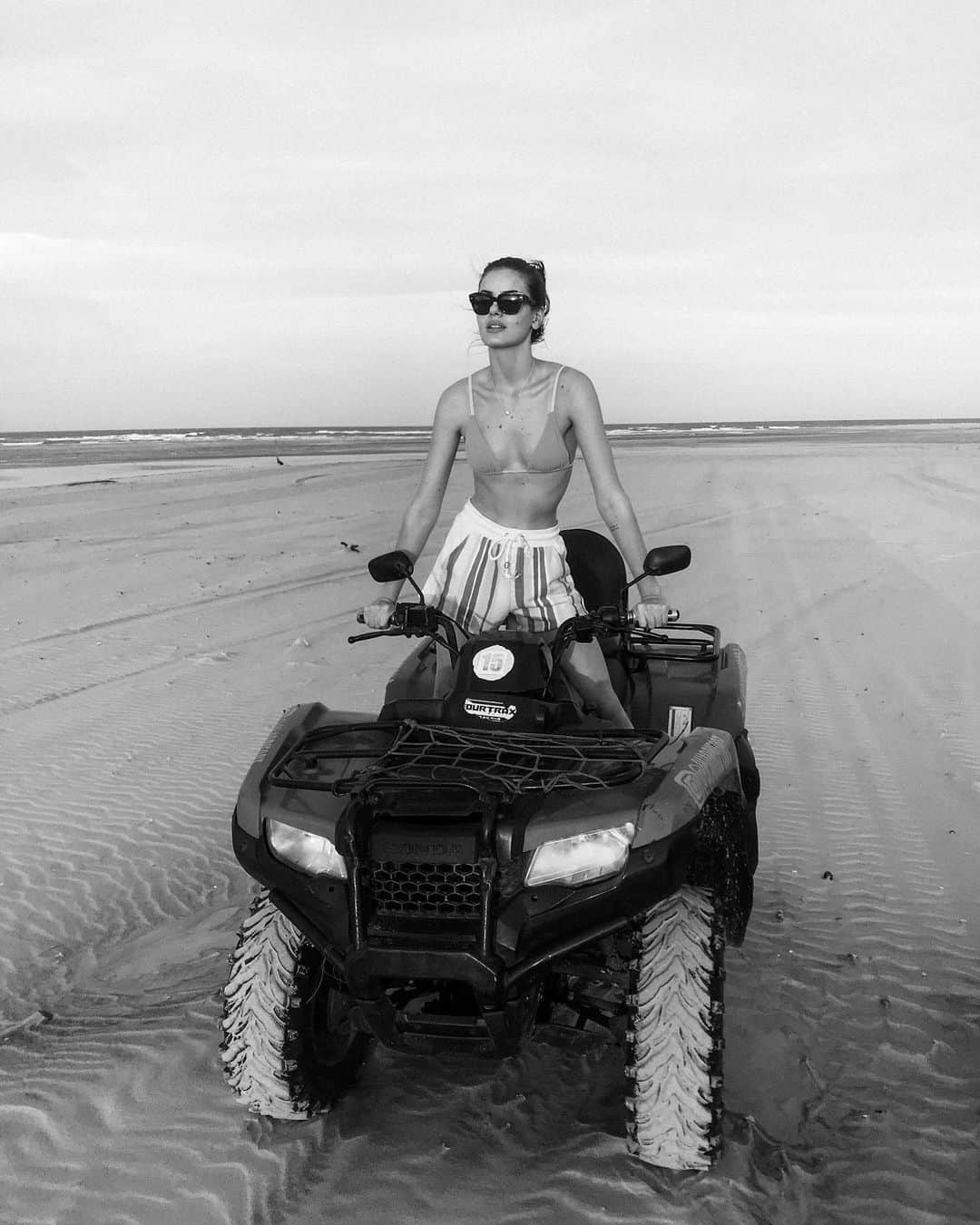 Camila Queirozのインスタグラム：「Still thinking about the weekend 🤟🏼🤙🏼」