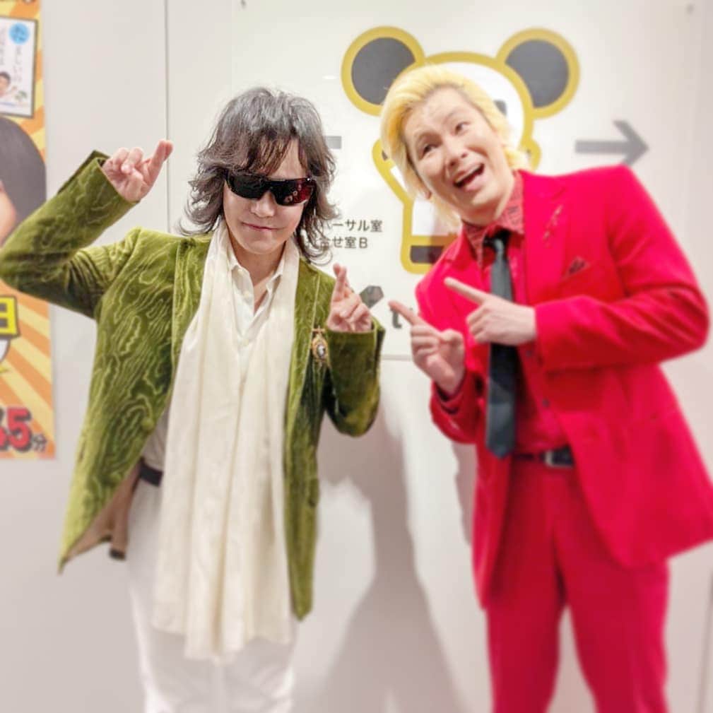 カズレーザーのインスタグラム：「Toshiパイセンだーーー！！  #聖夜の直前に放送のお仕事」