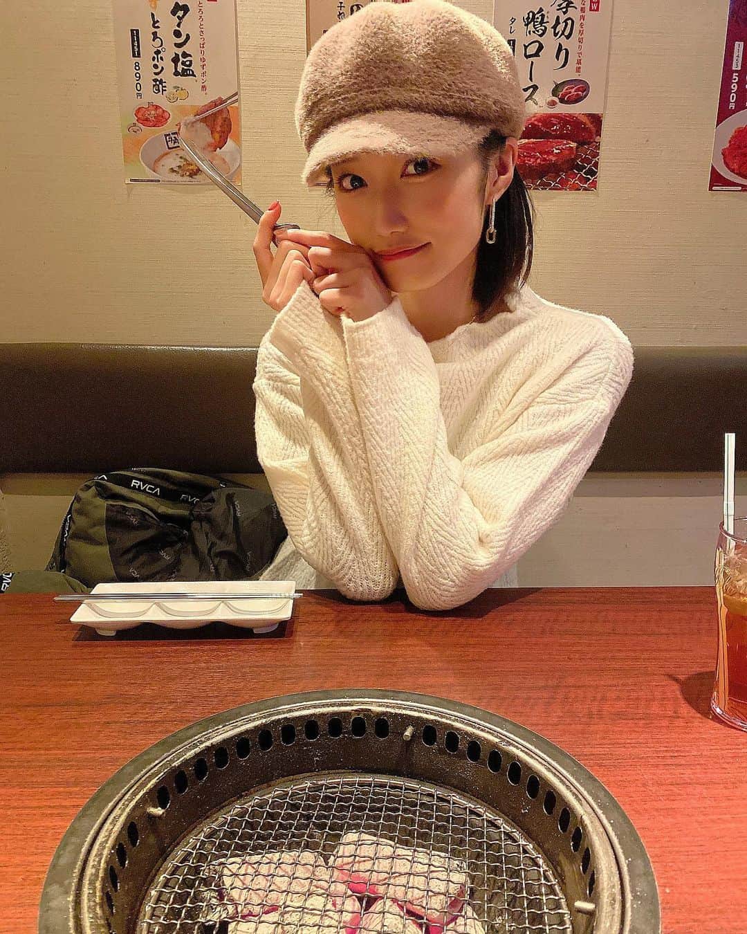 のインスタグラム：「彼女と焼肉デートに使っていいよ🧸💙 . . . . . #love #follow #followmeJP #followme #Japanesegirl #japan #instagood #instadiary #instalike #instamood #instalove #instafollow #instapic #instaphoto #tokyo #东京 #粉我 #偶像 #赞 #gravure」