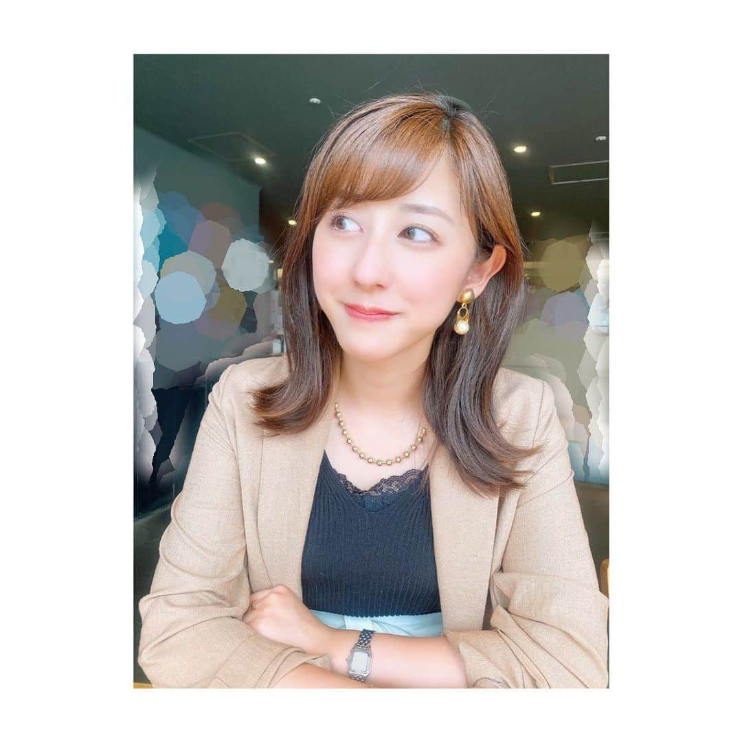 斎藤ちはるさんのインスタグラム写真 - (斎藤ちはるInstagram)「by sis💕 夏頃に妹とお茶した時の写真📸 . 髪の毛の色が日光に当たって凄く明るいね🥺 . . #この #イヤリング #祖母 に #貰った んです #おばあちゃん #おしゃれ #さん #ちなみに #右 には #何もない . . #斎藤ちはる#テレビ朝日アナウンサー#テレビ朝日#テレ朝#アナウンサー#日常#夏#暑い#とき#薄手#ジャケット#ゴールド#アクセサリー#ゴールドアクセサリー#お下がり#おさがり#おしゃれさん#妹#カフェ#姉妹」12月11日 23時44分 - chiharu_saito_ex