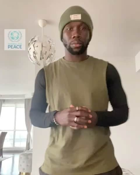 バカリ・サニャのインスタグラム：「Thank you Sena & @footballforpeace   I am taking the challenge and ball to empower the world!  Together we can improve the future and I will do my part using football as a force for good and I pledge to support through our pillars!  And you? What will you do? @jackwilshere  Take this ball  Let's hit the goals together   @erna_solberg / @footballforpeace  TWITTER- @erna_solberg / @FFP_Global @psg @ibfk2014  respect for what you did. 🙏🏾 #Taketheball #FootballforPeace」