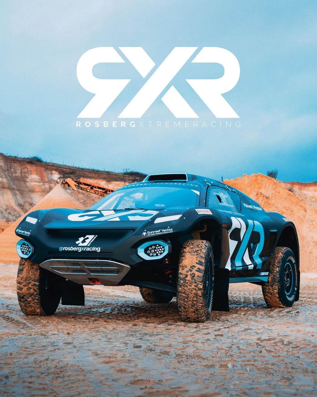 ニコ・ロズベルグのインスタグラム：「Wrapped ⚡ Let me know below what you think of our design? 🙌   Swipe to compare before vs. after...and don't miss out to follow @rosbergxracing for exclusive behind the scenes from our first testing 👍 #RXR #DrivenByPurpose」