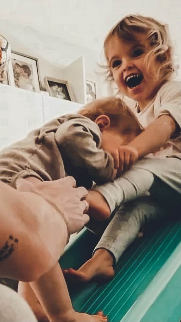 イバイ・ゴメスのインスタグラム：「Suficientes motivos ❤️ • ¡Buen fin de semana para tod@s! 🙏🏻」