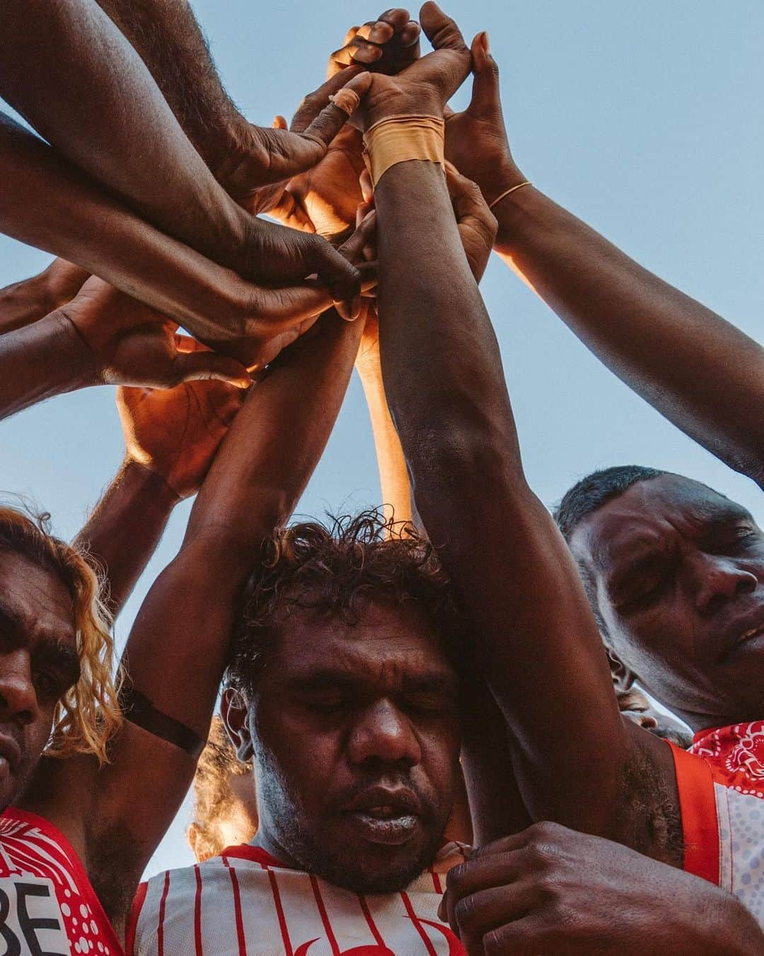 NIKEさんのインスタグラム写真 - (NIKEInstagram)「How far would you travel for the game you love?  For the bush footy team from Lajamanu, it’s hundreds of kilometers across some of the hottest deserts on earth in Australia.   Run-ins with the local authorities? ✅ Danger of being stranded in the middle of nowhere? ✅ Worth it for the game you love? 💯   Share the wildest experience you’ve had on the way to a game.   📸 @mattabbottphoto and captured before the lockdowns in 2020.」12月12日 0時00分 - nike