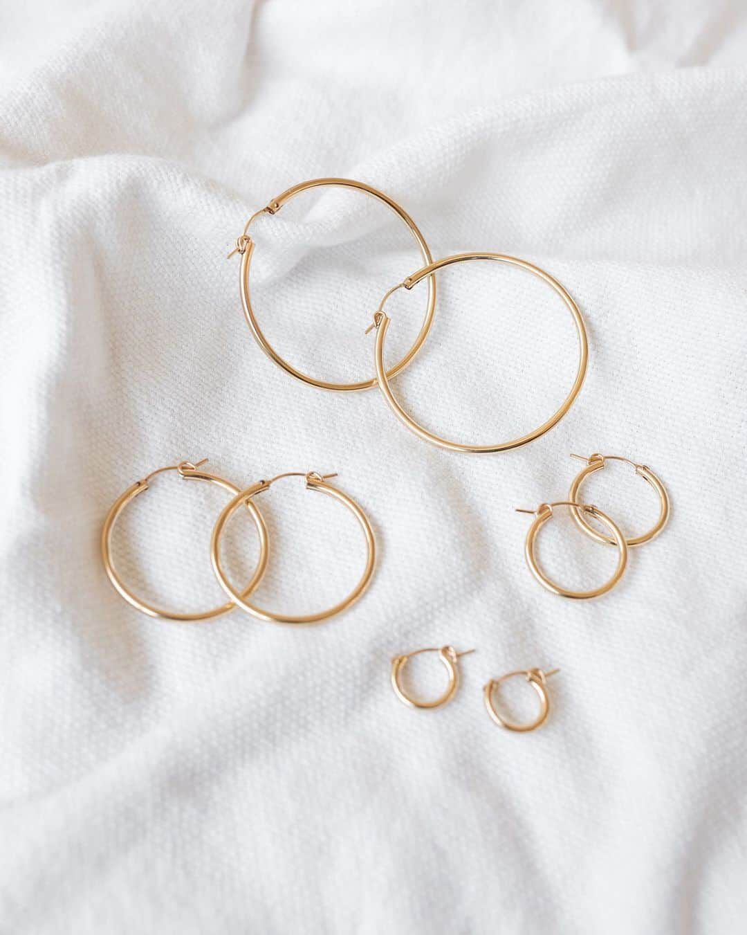 The Little Marketさんのインスタグラム写真 - (The Little MarketInstagram)「Just in: new jewelry for the holidays! Shop dainty earrings, bracelets, and necklaces made by women in Cambodia who practice an intricate wire wrapping technique to create delicate designs. Link in bio to shop. ⠀⠀⠀⠀⠀⠀⠀⠀⠀ Order by today at 11am PT to receive by 12/25.」12月12日 0時00分 - thelittlemarket