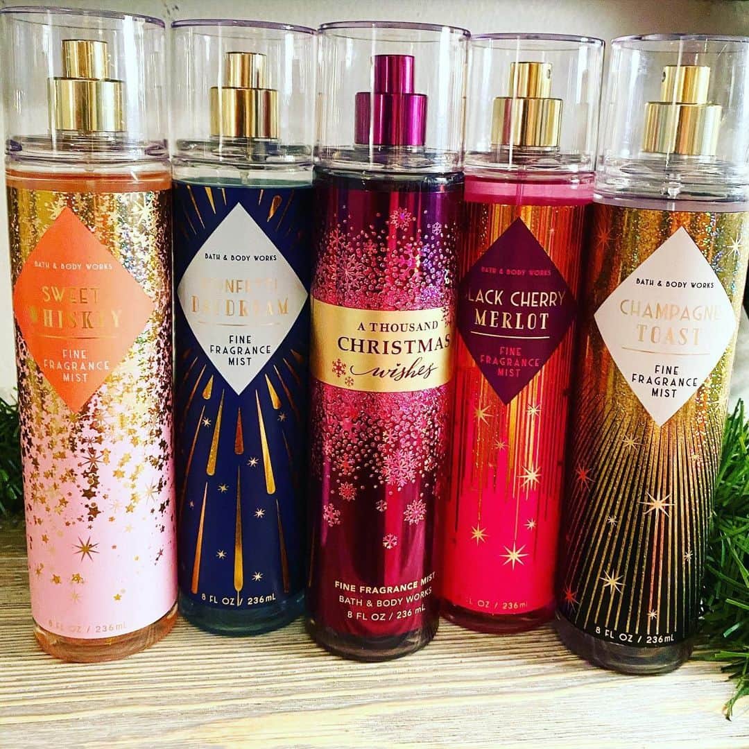 Bath & Body Worksさんのインスタグラム写真 - (Bath & Body WorksInstagram)「1, 2, 3, 4… 🖐 NEW Christmas fragrances to add to your wish list this weekend! 🙀 Comment your favorite below! 👇」12月12日 0時00分 - bathandbodyworks