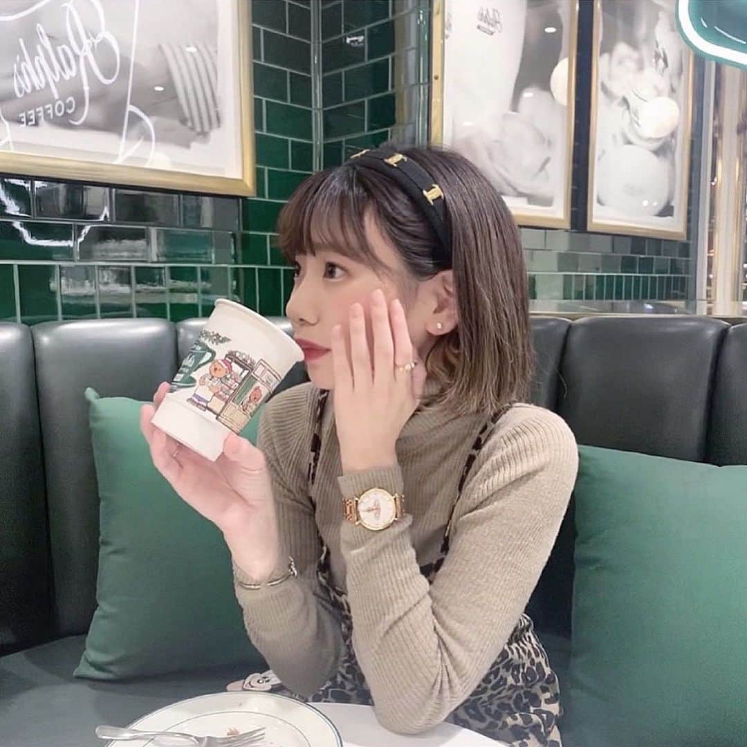のインスタグラム：「. いっかい短くするとどんどんキリタクナル🥲♡  tops @uniqlo_jp #ユニクロ onepiece @dwstyle_store  hairaccessory @ferragamo #フェラガモ  #ラルフローレンカフェ #ラルフローレン#ショート #ralphlauren #ralphscoffee #久屋大通#名古屋カフェ#ootd」