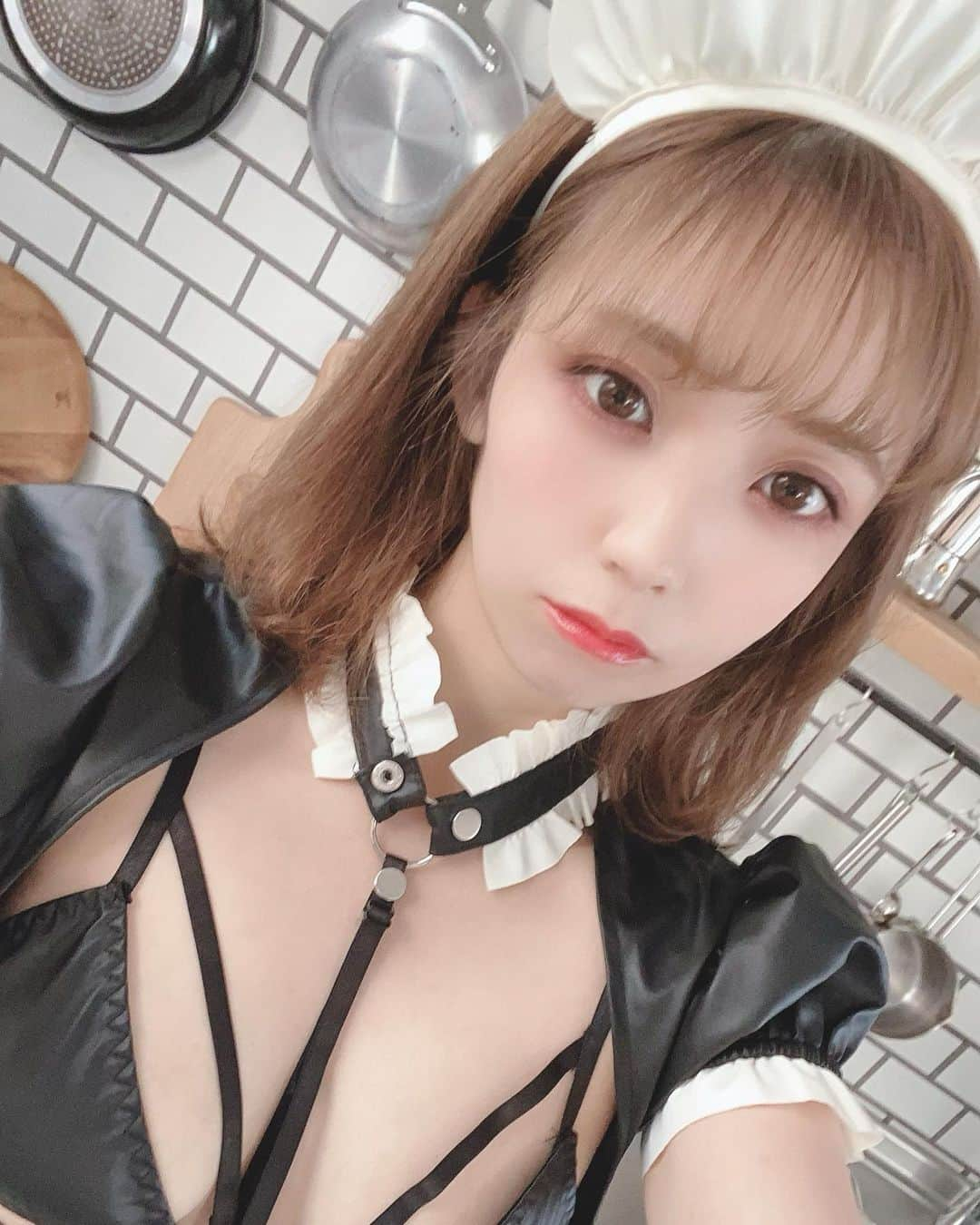 秋山依里さんのインスタグラム写真 - (秋山依里Instagram)「♡﻿ ﻿ 働かないメイド🧸💭  クリアストーンさんのフェティッシュメイド、何度見てもかわいい。すき。 デザインも素材がレザーなところもあきやまさんのツボでした🖤  秋山依里三十路企画写真集、お楽しみに🤍  #クリアストーン #クリアストーンコスチューム #clearstone #sugerwhip #コスプレイヤー #被写体 #メイド #maidcosplay #cosplaygirl #cosplayer #cosplayerofinstagram #selfie #japanesecosplayer #japanesegirl #cosplayerofinstagram #kawaiigirls #自撮り #粉我 #셀카 #自拍 #코스프레 #角色扮演 #selfiegram #いつかのあきやまさん」12月12日 0時03分 - akiyama__eri