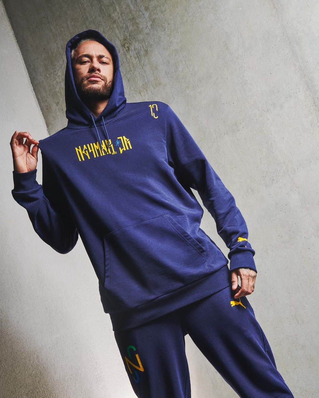 PUMA Footballさんのインスタグラム写真 - (PUMA FootballInstagram)「Brazil, 10, @neymarjr 🇧🇷  The way football should always be.  TAP to shop the @neymarjr FUTURE collection, with Brazilian colors and fonts inspired by the pichação graffiti found on the streets of São Paulo.」12月12日 0時12分 - pumafootball