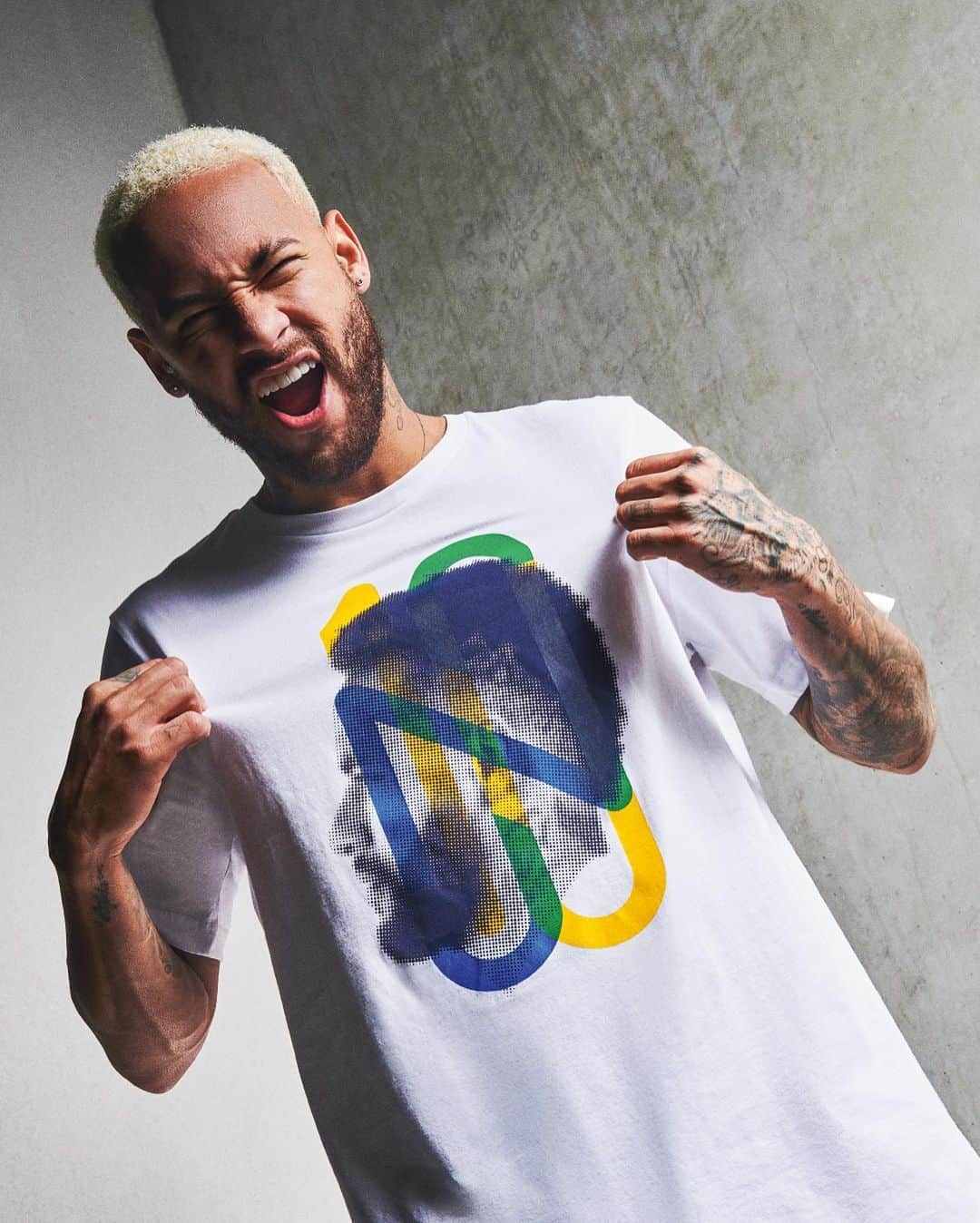 PUMA Footballさんのインスタグラム写真 - (PUMA FootballInstagram)「Brazil, 10, @neymarjr 🇧🇷  The way football should always be.  TAP to shop the @neymarjr FUTURE collection, with Brazilian colors and fonts inspired by the pichação graffiti found on the streets of São Paulo.」12月12日 0時12分 - pumafootball