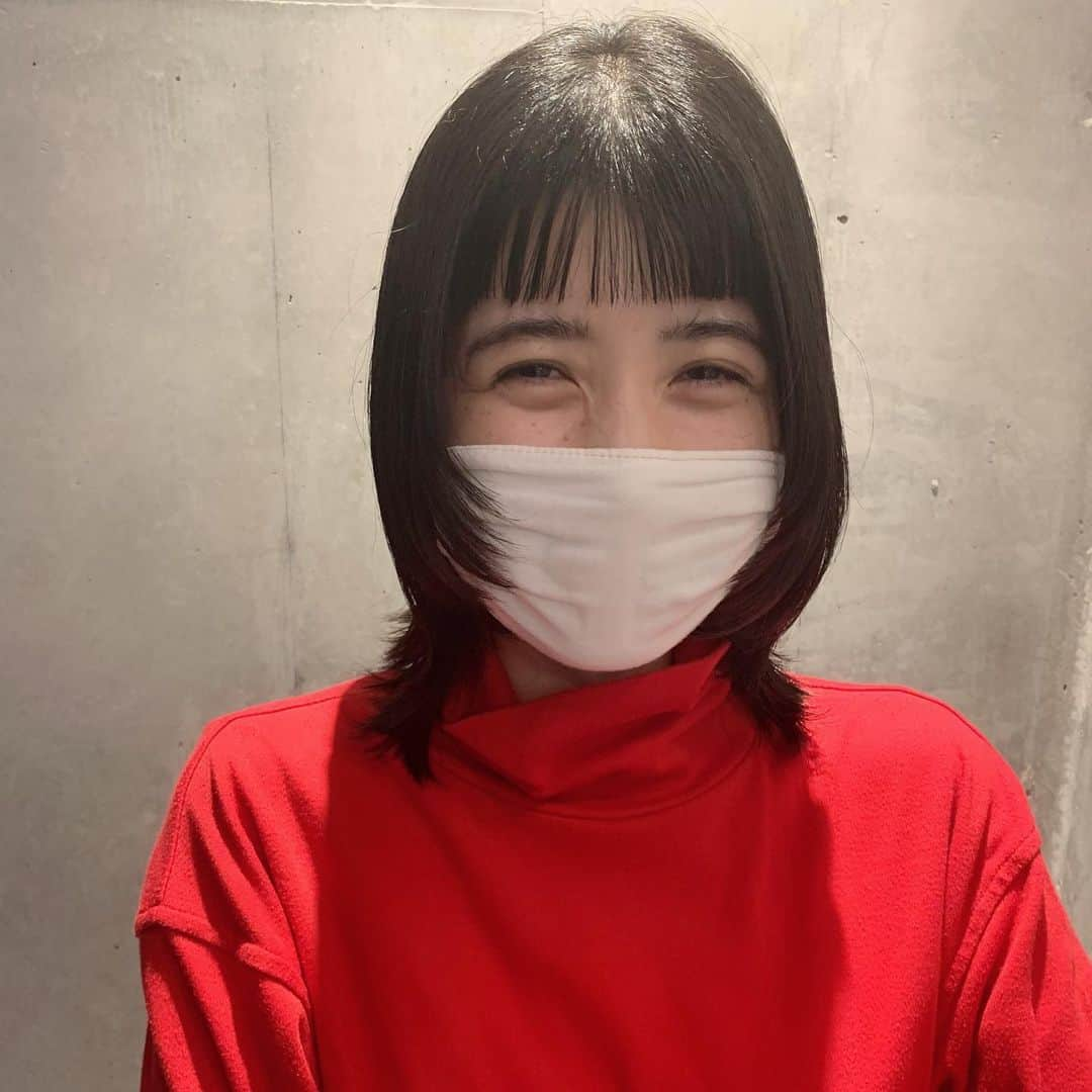 小松美緒さんのインスタグラム写真 - (小松美緒Instagram)「また新しい髪型にチャレンジして　 今年の髪納めができて　 嬉しいよ〜♡  　 いつもお任せしてくれて　 ありがとう。　  @yuri.h__   来年は久しぶりのcolorからstartしましょかね✂︎✨　　 xmasカラーのワンピース、とても可愛いかった♡」12月12日 0時19分 - komatsumio