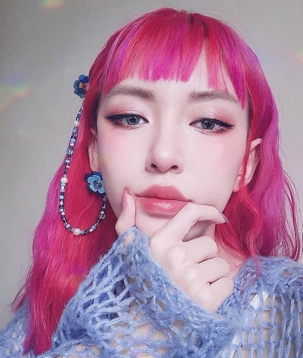 Eva Cheung☆のインスタグラム：「I luv my new hairclip with earring 💕 Thank you @cutcha.co  hair color by @shirleychow_  hair✂️ by @zivyeunghair  @hair.corner #haircorner #k11musea」