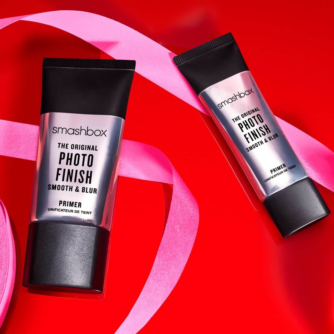 Smashboxのインスタグラム：「One to stick in your friends stocking and one to wrap and keep for yourself because lets be real the holidays are also about treating yourSELF 🎀」