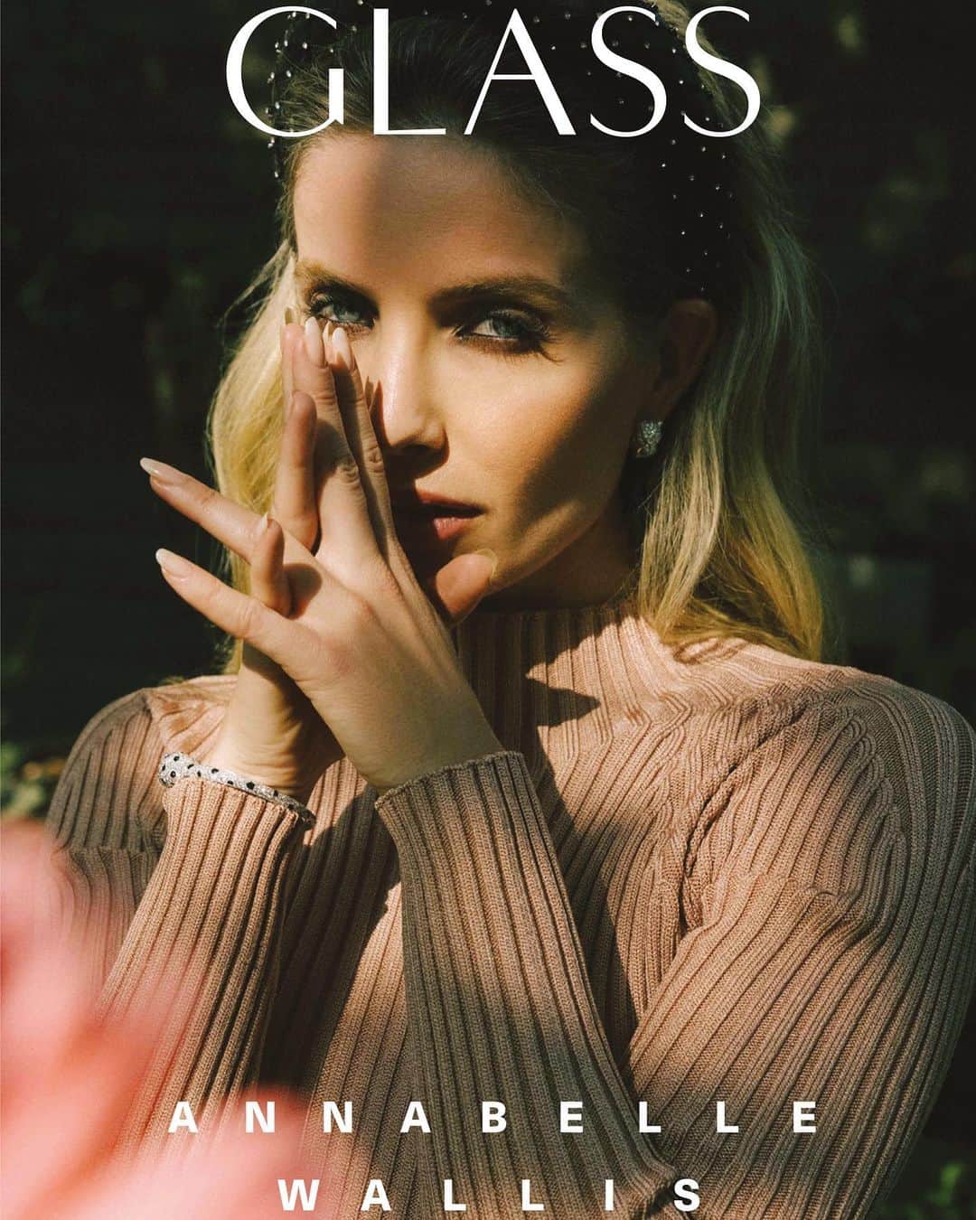 のインスタグラム：「Thank you @theglassmagazine for having me.  Thank you @cartier   Thank you to the team below who are truly the best.   Photographer: @heiditappis Stylist: @olgayanul Hair: @mararoszak Makeup: @monikablunder Location @thegarland」