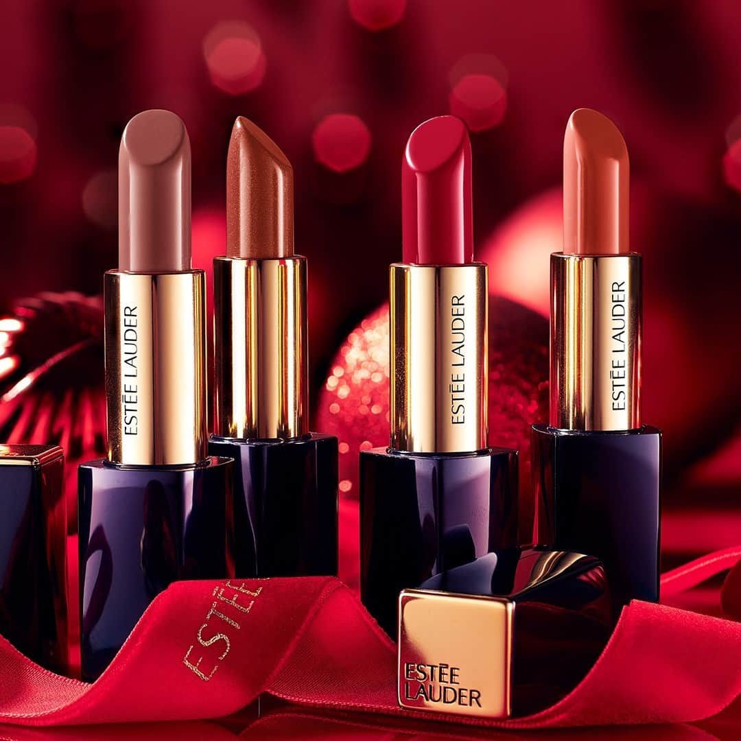 エスティローダーさんのインスタグラム写真 - (エスティローダーInstagram)「Deck the halls with lots of lipstick! 💄 These festive shades of #PureColorEnvy are perfect stocking stuffers, sure to make a statement. What’s your favorite #lipstick shade for the holidays? #LipstickEnvy   (Shades from L to R: Naked Desire 122, Slow Burn 130, Bold Face 332, and Complex 380)」12月12日 6時00分 - esteelauder