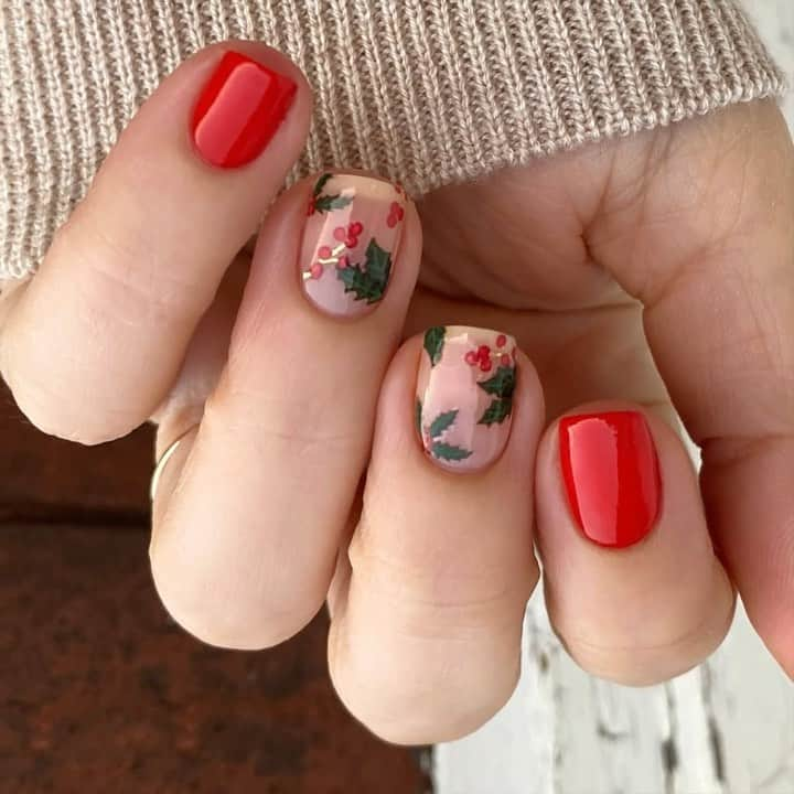 Soniaのインスタグラム：「Deck the nails with decals from @deco.miami🎄✨ Love a quick and easy mani🙌🏼 - Products used: @deco.miami decals @ellamila Bare @sinfulcolors_official Cherry Chaser」