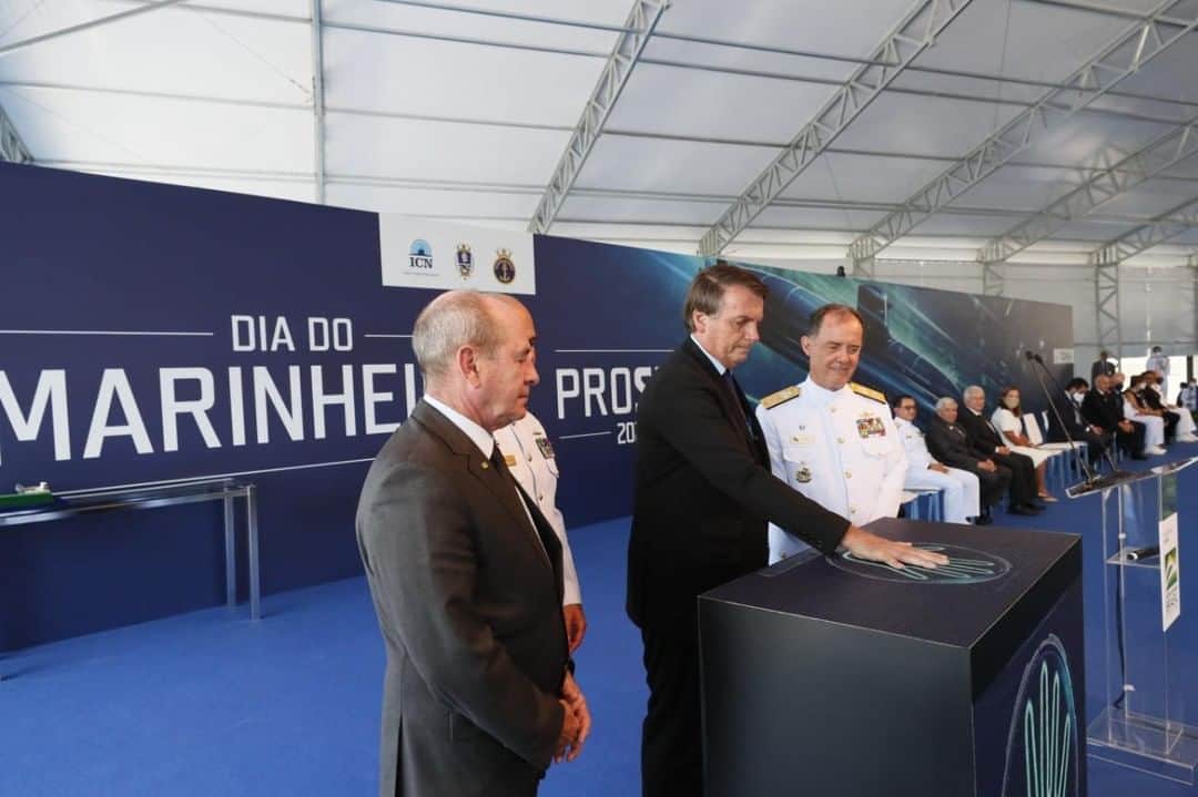 ジルマ・ルセフさんのインスタグラム写真 - (ジルマ・ルセフInstagram)「O Presidente Jair Bolsonaro participou, na manhã desta sexta-feira (11) do lançamento ao mar do submarino Humaitá. O evento, que integra as comemorações pelo Dia do Marinheiro, aconteceu no Complexo Naval e Industrial de Itaguaí (CNI), no Rio de Janeiro. Fotos: Isac Nóbrega e José Dias/PR」12月12日 0時48分 - presidenciadobrasil