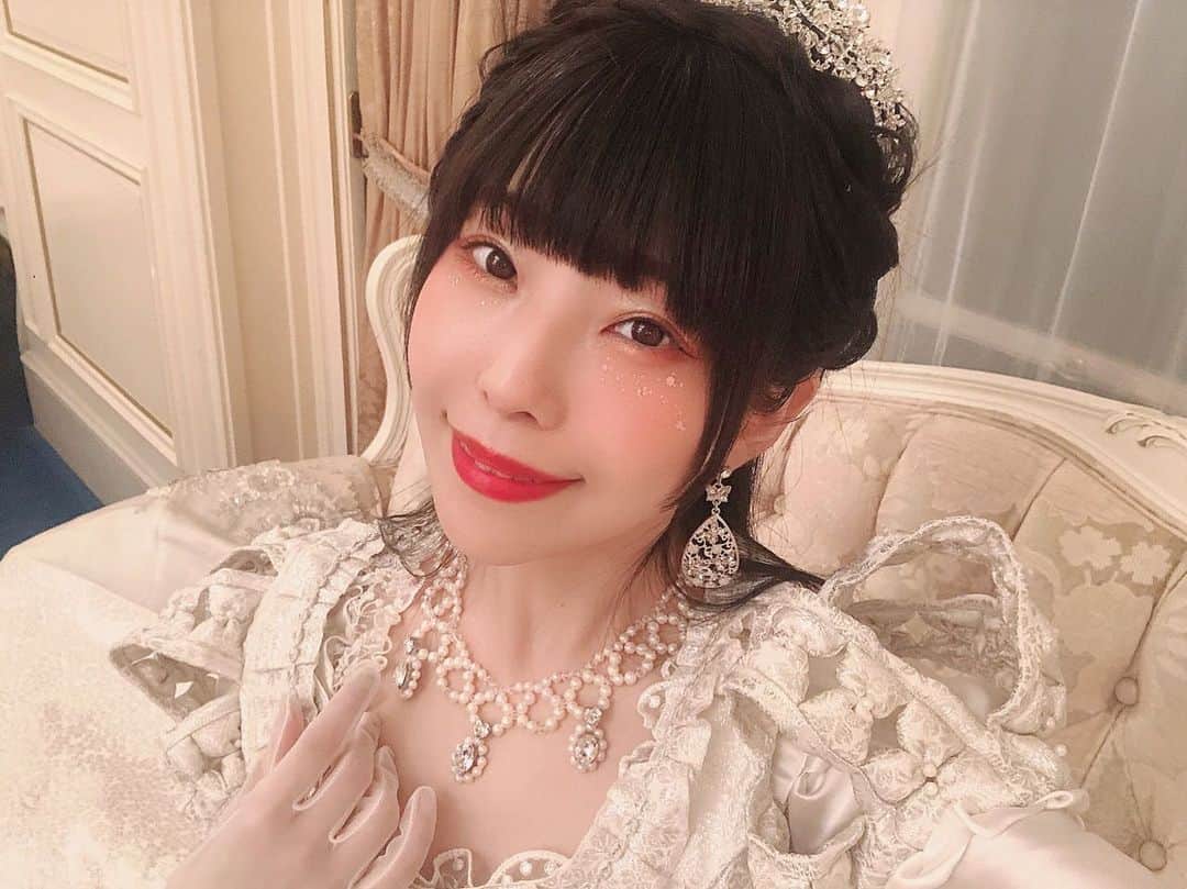 のインスタグラム：「いちにち、おつかれさまでした😊 . . 明日は「infinity live FES2020」 . URLはこちら❗️ . https://infinitylive.jp/ . . でんぱ組.incは12/12のトリだよ〜🙌✨✨ . おうちでスマホから参加できる&レスポンスの仕組みもあったり‼️みんなと一緒に同じ時間を過ごしているのを実感できちゃうオンラインライブフェス✨ . 明日もよろしくお願いします‼️  GN🌙🤍 . . . #HirokoTokumine #weddingdress #lolitafashion #lolitagirl #lolitadress #kawaii #elegant #dress #princess #tokyo #japan #dempagumi #idol #risaaizawa #相沢梨紗 #ウェディングドレス #wedding」