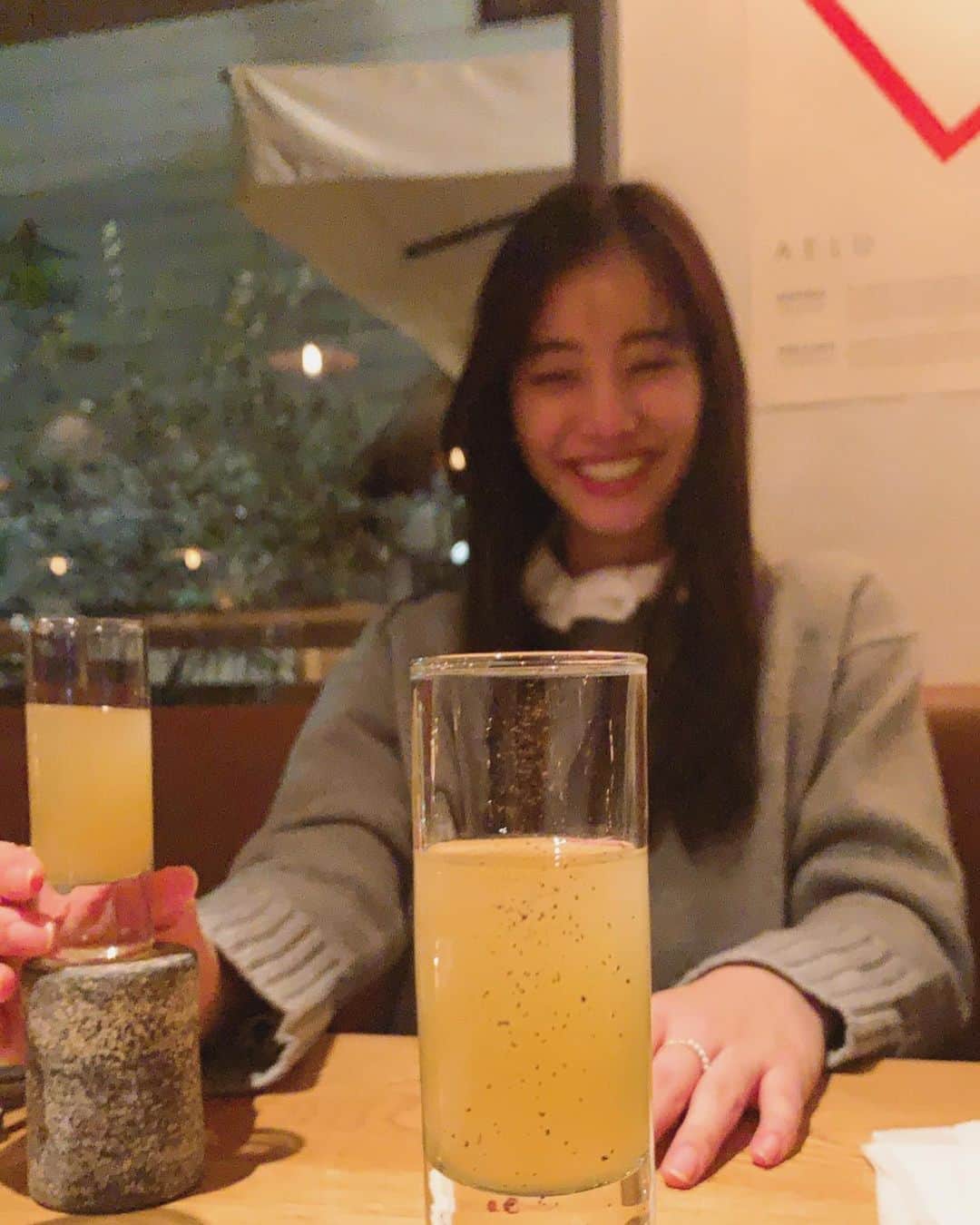 新木優子さんのインスタグラム写真 - (新木優子Instagram)「私服ばっかりだったので🤔 ちょっと前のお友達と久しぶりにご飯を食べた時の写真を☺️ 美味しくしあわせだったなぁ。  日本酒に見えてヒノキの香りのノンアルコールドリンク美味しかったなぁ♡」12月12日 0時45分 - yuuuuukko_