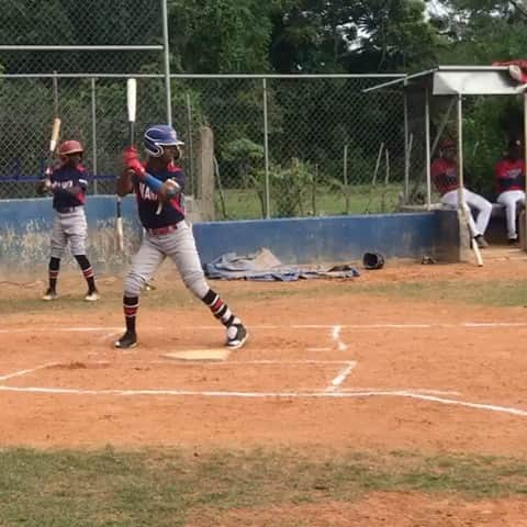 リカルド・ナニータのインスタグラム：「2do HR(Grand Slam) del juego, 7 CE. Brandy Caraballo. @nationalprospectl.rd」