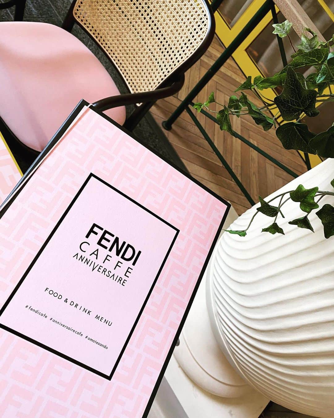 のインスタグラム：「FENDIcafe🧡🌿  #fendi #fendicafe #アニヴェルセル表参道 #表参道カフェ #表参道ランチ #anniversaire」