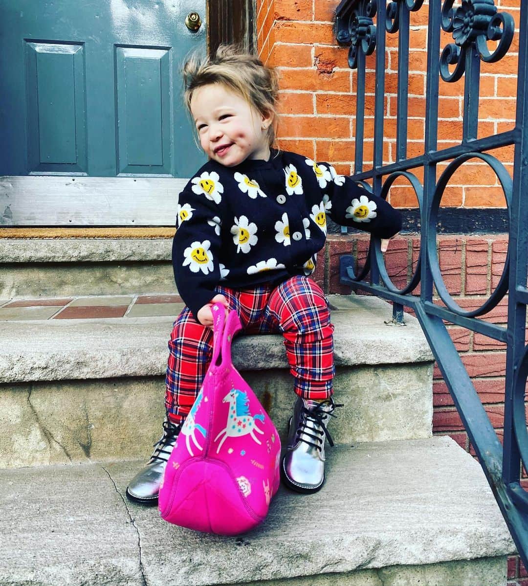 のインスタグラム：「Happy flower (note that dimple 😍💔)」