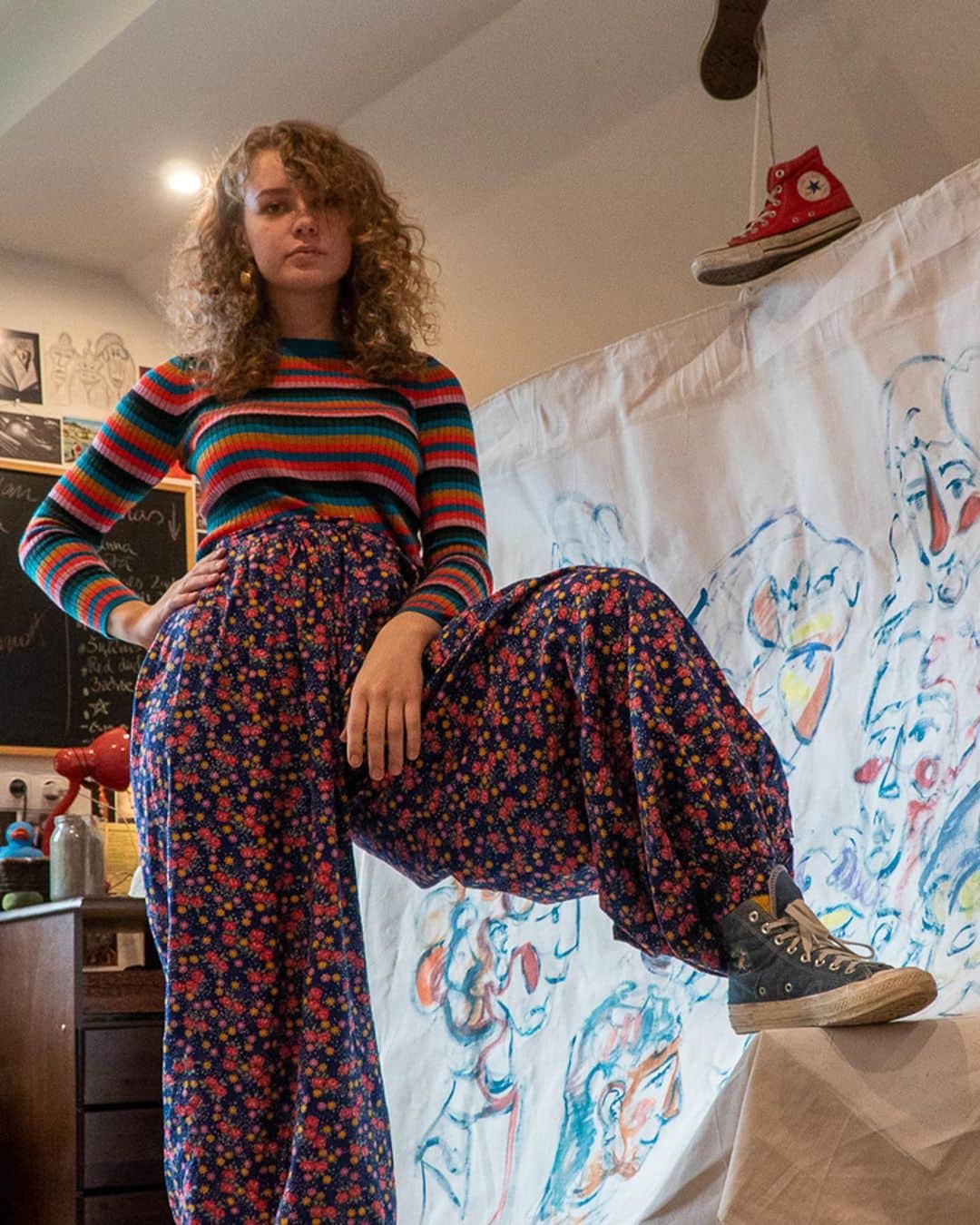 converseのインスタグラム：「Meet All Star Sofija Bumbule,@sofija_dara_lietas, a painter and ceramicist out of Latvia. She takes the familiar in forms, emotion and material and shapes something new entirely. Sofija is committed to creating equity in her community. Through her art, she hopes to work towards a better big picture, together.⁣ ⁣ Visit our stories to get to know Sofija and find out what the Converse All Stars team means to her. #ConverseAllStars⁣」