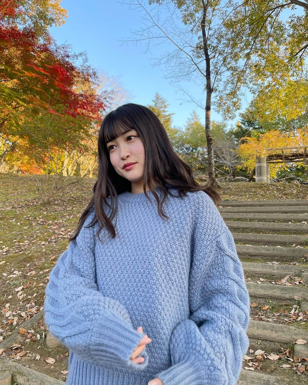 稲川美紅のインスタグラム：「﻿ 12月になりましたが🍁﻿  ﻿ 水色のニットが可愛いのです(^^)﻿  最近は水色が好きです👗  ﻿ それと、宣材写真が変わりました👏  ﻿ #ニット  #袖の中にマスク #隠す特技」