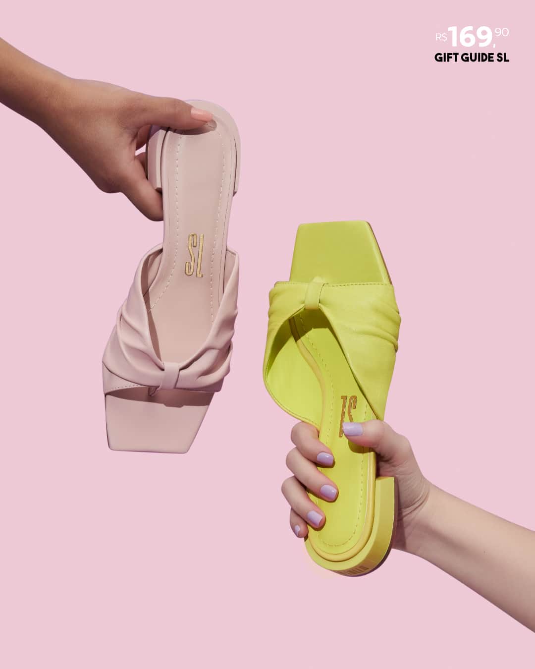 Santa Lollaのインスタグラム：「E a nossa curadoria Gift Guide de hoje vai atender alguns estilos de mulheres. Começando com uma aposta para as mais modernas e fashionistas: flat nas cores da temporada que vai do quartzo ao avocado. Conhece alguém que vai amar uma dessas? [ R$169,90 cada ] #santalollaverao21 #giftguideSL #flats #comfy」