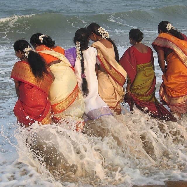 Luraのインスタグラム：「“Young bride (third to the right) having fun in the Bay of Bengal with her new family. She was beautiful. We talked for a while. I vividly remember how the rich fragrance of the Jasmine flowers, these woman had pinned in their hair, hung in their air. This happened in Mahabalipuram, Tamil Nadu, India.” — Photo by Mary Anne Radmacher.」