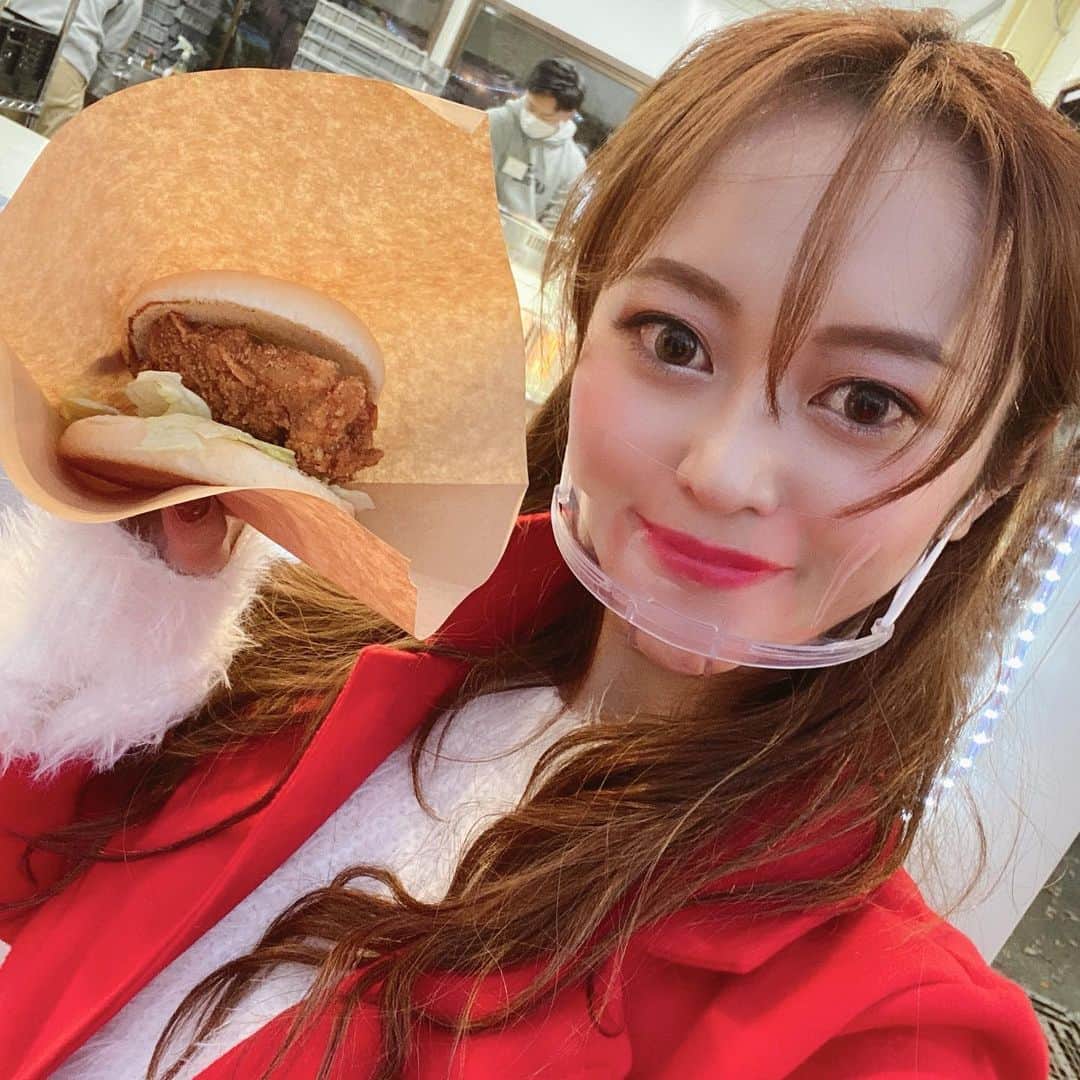三上玲奈のインスタグラム：「12/12は三上はクリスマスガーデンに居ますよ🥴  芝公園で11時〜22時まで（ラストオーダー21時半）沢山のグルメとビールをぜひ楽しみに来てください😃  12日のヒビヤガールは6人👻 ダンスは14時〜と19時〜の2回です😆 私が作ったツリーも写真を撮ってね‼️  コンテストを開催してます😄 詳しくは会場で後ほどアップします💦  ⭐️三上は先輩チームなので参加してませんが、新人ヒビヤガールの7人はコンテストをしています。お酒を買うと貰える投票券で投票してね❣️ 貰えない時は下さいと店員に言ってください😃  ⭐️クリスマスツリーコンペティションに参加しています、三上のツリーを見つけたら、SNSに写真を載せて、以下のハッシュタグ付きで投稿して下さい↓  【#クリスマスガーデン　#クリスマスデザインコンペティション　#クリスマスツリーNo.004】 で投票してね😃  ⭐️ソーシャルディスタンスや大声、なるべくマスク着用などご協力お願いします。 入場の際には検温、アルコールお願いしております❣️  ⭐️会場内はキャッシュレスです。【クレジット、Suica、PayPay、ID,nanaco、楽天edy,QUICPay、りそなwallet,ALIPAY,We ChatPay】をご用意下さい😃  ⭐️グラスのデポジットは1000円現金です💦  ⭐️現金ご希望の方は金券販売しています💴が、お釣りはでませんので出来ればキャッシュレスがオススメです❣️  #三上玲奈　#ヒビヤガール　#クリスマスガーデン　#芝公園　#ヒビヤガーデン　#ビール女子」