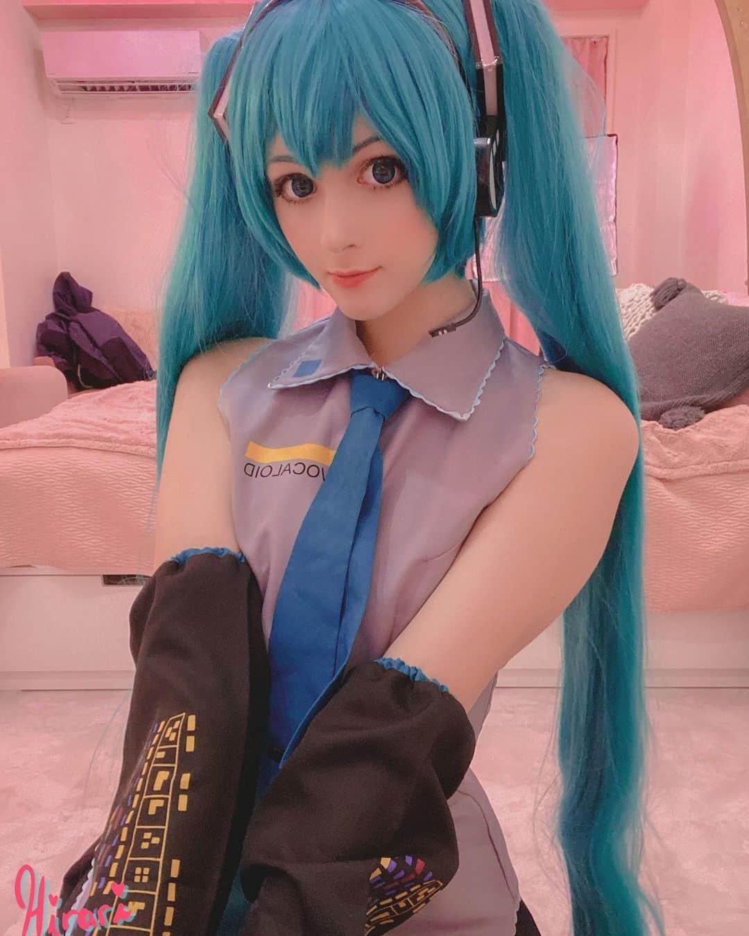 Hirari Ann（ヒラリー アン）のインスタグラム：「Im going to start streaming again next week! 🥰 i hope you guys can join me! Im going to try streaming on youtube instead of twitch. https://www.youtube.com/c/hirariann  I just wanna see how it goes You guys can follow me there! :)」