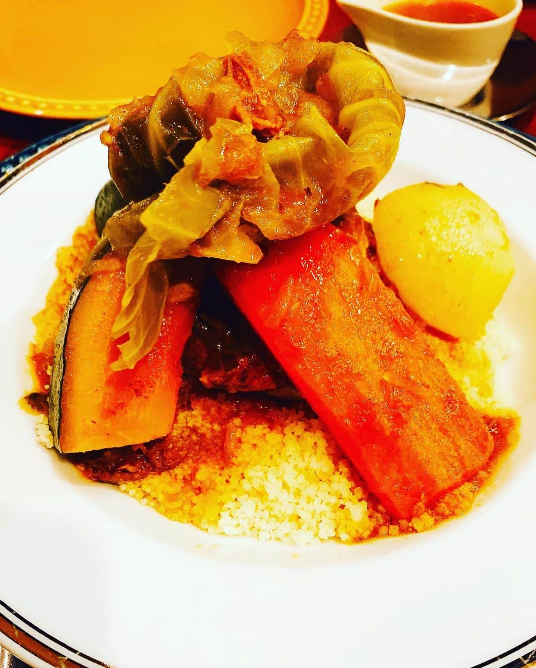 朝岡実嶺さんのインスタグラム写真 - (朝岡実嶺Instagram)「モロッコ料理屋さんに行ってきました🇲🇦🍽😊 本当に美味しかった😋😋😋 絶対にまた行きたい❤️  🔸ハリラ（モロッコ伝統スープ） 🔸にんじんのサラダ 🔸ケフタ（ミートボール）タジン 🔸ラムと野菜のクスクス  I went to a Moroccan restaurant 🇲🇦🍽😊  All of them were so delicious 😋😋😋  I’d love to go again❤️  #モロッコ料理 #エンリケマルエコス #ハリラ #タジン #クスクス #morocanfood #harira #carrotsalad  #tagine #kefta #couscous」12月12日 1時24分 - mirei_asaoka