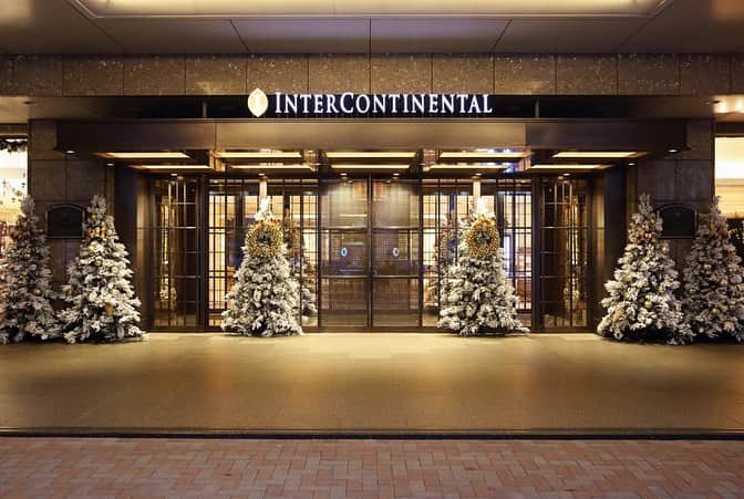 InterContinental Tokyo Bayさんのインスタグラム写真 - (InterContinental Tokyo BayInstagram)「. いよいよクリスマスですね🎄 ホテル インターコンチネンタル 東京ベイでは、クリスマスイルミネーション&デコレーションで皆様をお迎えいたします。 . また、感染症対策に取り組み、安心、安全なステイケーションをお約束いたします。 . #intercontinentaltokyobay  #インターコンチネンタル東京ベイ  #intercontinental  #ホテルインターコンチネンタル東京ベイ  #クリスマス #クリスマスデコレーション #クリスマスイルミネーション #クリスマスツリー #🎄  #イルミネーション  #christmas」12月12日 1時25分 - intercontitokyobay