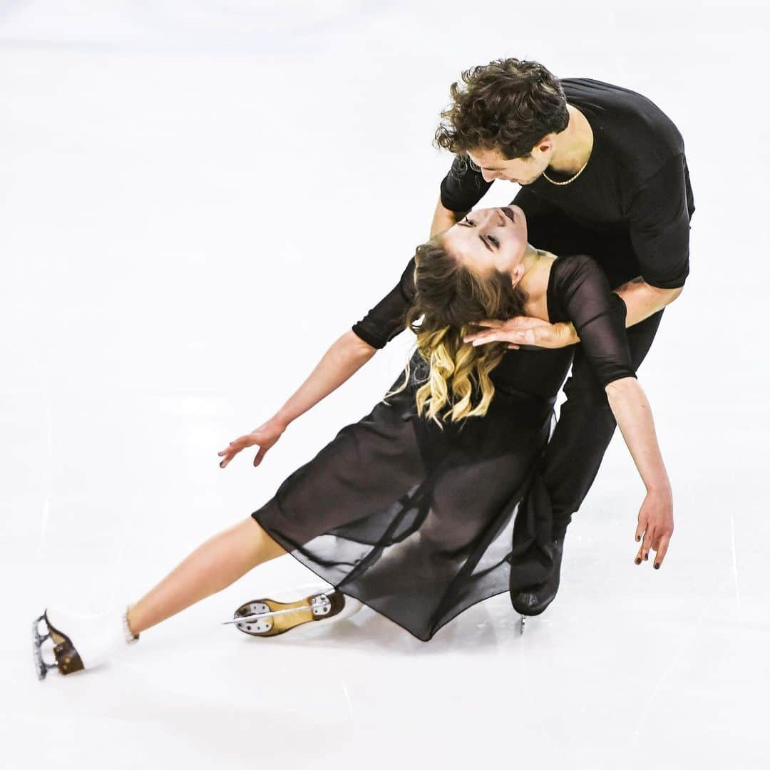 ルイ・トーロンのインスタグラム：「NEW FD, « LE PARFUM » Thank you again @federazione_sport_ghiaccio for the opportunity ! Choreography: @mahlc  Thank you @sk8mixhugo for your amazing work on the music ! 🎵 📸 : @diebarbieri3  #patinage #patinageartistique  #patinagemagazine #figureskating #iceskating #фигурноекатание #フィギュアスケート #isu #ffsg #patinajeartístico」