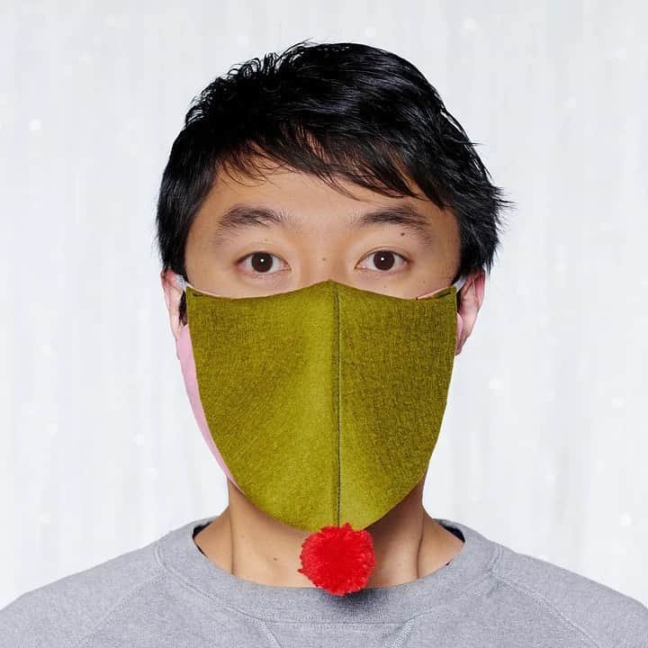 Jason G. Sturgillのインスタグラム：「Really excited to share this project I did recently with @wiedenkennedy for the Oregon Health Authority. You can purchase this one that I designed along with several others via @portlandgarmentfactory, for every mask sold $25 goes to @oregonfoodbank. #uglyholidaymask」