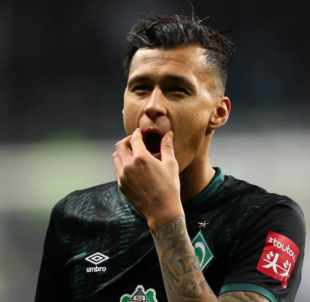 のインスタグラム：「Der Blick geht nach vorne 💪🏾 @werderbremen」