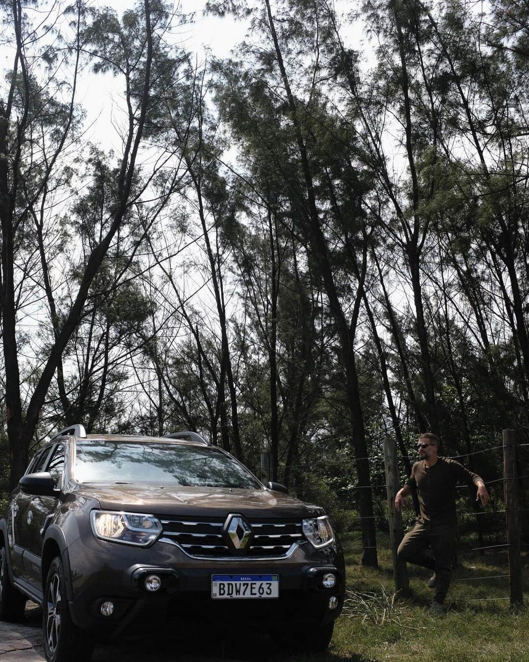 Bruno Gagliassoさんのインスタグラム写真 - (Bruno GagliassoInstagram)「Esse aqui é o meu #RenaultDUSTER💪 Tecnológico, forte e robusto. Encara qualquer desafio, me acompanha em toda aventura e o melhor: a família adora o conforto na hora de pegar a estrada. Quem aí também adora esse SUV? #GigantePorNatureza @RenaultBrasil #Ad」12月12日 1時51分 - brunogagliasso